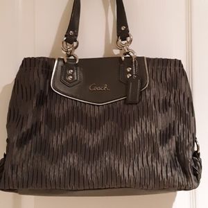 Coach shoulder bag in gorgeous gray